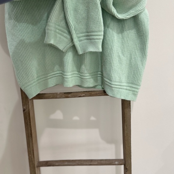 Cyrus Light Green V-Neck Women's Sweater Long Sleeve Soft Size Large NWT - Picture 4 of 7